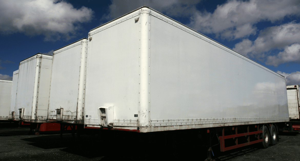 40 Ft Trailer vs 20 Ft Trailer | Capacity, Dimensions, Uses & Cost