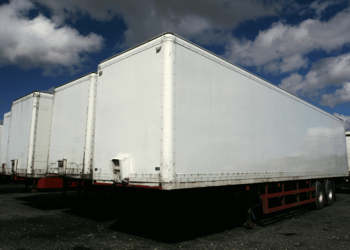 40 Ft Trailer vs 20 Ft Trailer | Capacity, Dimensions, Uses & Cost